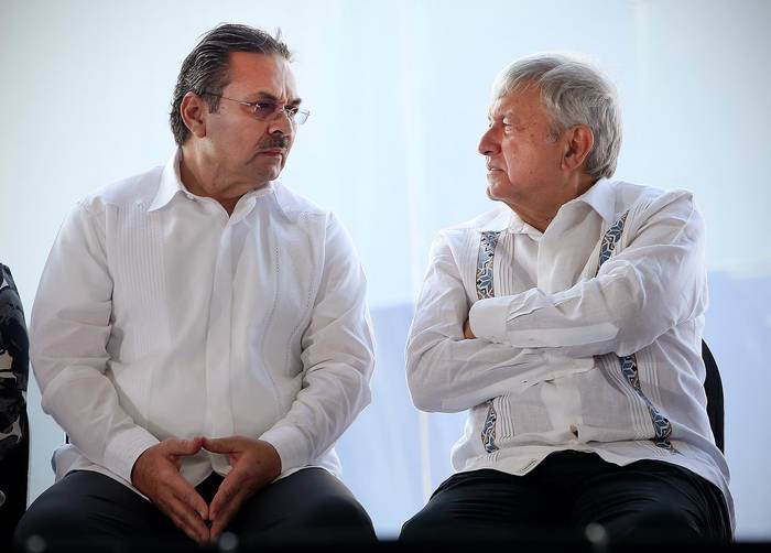 El director general de Petróleos Mexicanos, Octavio Romero Oropeza, y el presidente de México, Andrés Manuel López Obrador.  · Foto: Pemex