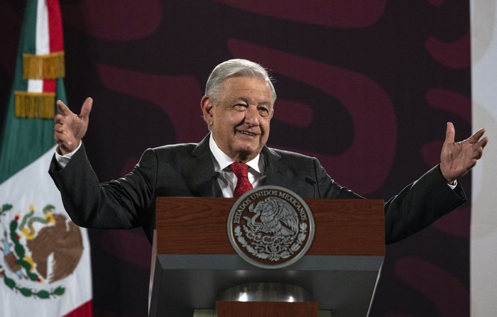 Andrés Manuel López Obrador durante su conferencia de prensa diaria, el 23 de agosto, en el Palacio Nacional en la Ciudad de México. · Foto: Yuri Cortez / AFP