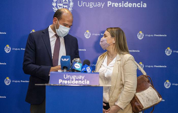 Martín Lema y Andrea Brugman, este lunes, en la Torre Ejecutiva.  · Foto: .