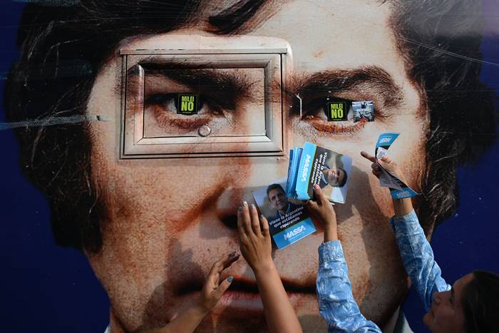 Campaña electoral, en Ezeiza, provincia de Buenos Aires (16.11.2023). · Foto: Luis Robayo, AFP