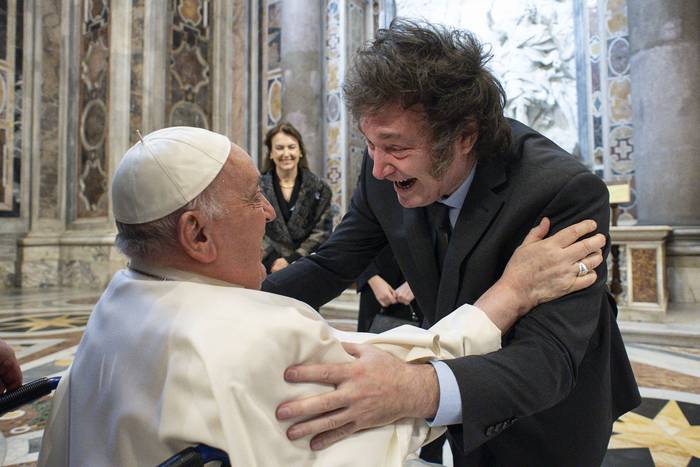 El Papa Francisco y Javier Milei, ayer, en el Vaticano. 
Foto: Vaticano, AFP