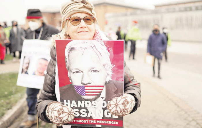 Protesta en Inglaterra en solidaridad con los activistas detenidos por manifestar en favor de Assange, el 22 de enero. · Foto: Alisdare Hickson