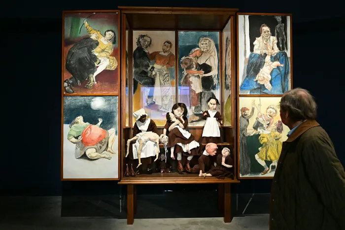 Oratorio, de Paula Rego, en la Bienal de Arte de Venecia (archivo, 2022). · Foto: Vicenzo Pinto, AFP