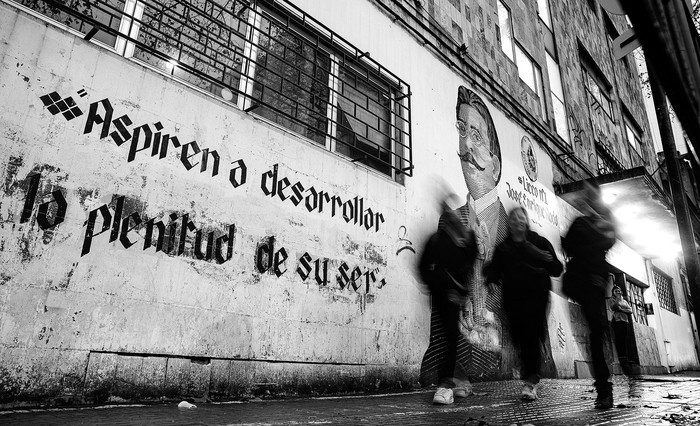 Foto principal del artículo 'Por un puñado de dólares: la propuesta de Álvaro Delgado para que los estudiantes terminen secundaria' · Foto: Mara Quintero