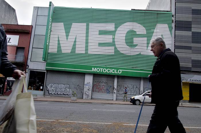 Motociclo, calle Uruguay · Foto: Alessandro Maradei