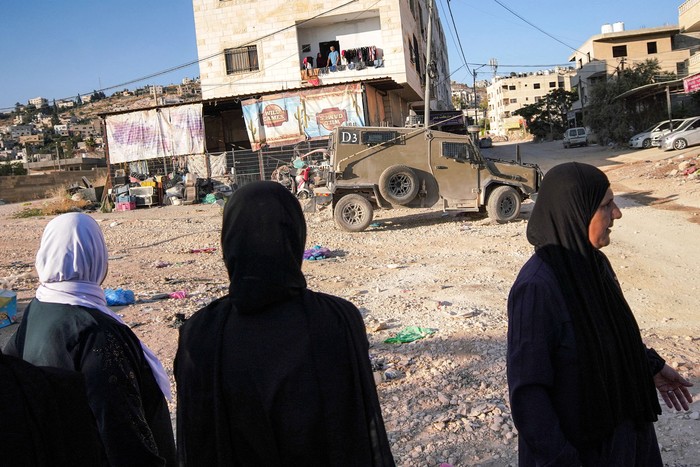 Vehículo blindado del ejército israelí en Yenín, en la Cisjordania ocupada, el 6 de junio. · Foto: AFP