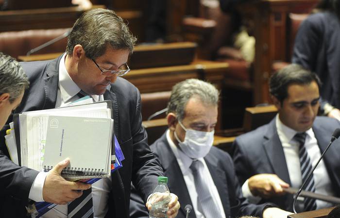 Leonardo Cipriani, Daniel Salinas, y José Luis Satdjian, en el Parlamento (archivo, mayo de 2022). · Foto: Federico Gutiérrez