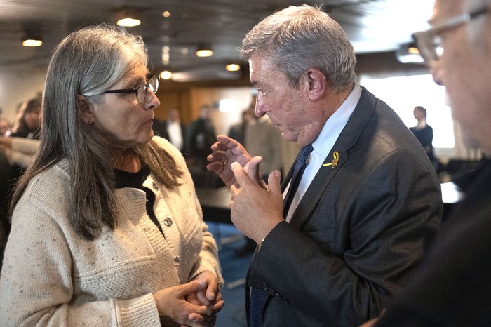 La ministra de Transporte y Obras Públicas, Lucía Etcheverry, y el presidente de Cutcsa, Juan Salgado, en la sede del ministerio. · Foto: Alessandro Maradei