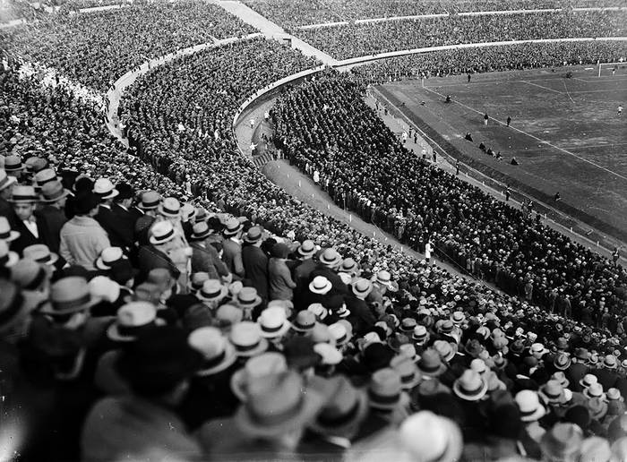 Estadio Centenario durante el mundial de 1930. · Foto: CdF, s/d de autor