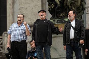 Héctor Numa Moraes, Mario Carrero y Eduardo Larbanois, el 15 de mayo, en el Palacio Legislativo. · Foto: Mara Quintero