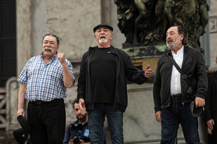 Héctor Numa Moraes, Mario Carrero y Eduardo Larbanois, el 15 de mayo, en el Palacio Legislativo. · Foto: Mara Quintero
