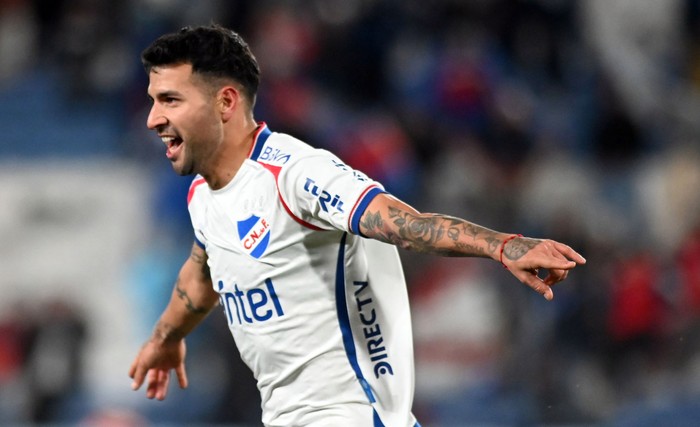 Gabriel Báez, de Nacional, tras marcar el tercer gol a Danubio, el 29 de junio, en el Gran Parque Central. · Foto: Alessandro Maradei
