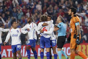 Lucas Morales, de Nacional, tras convertir el cuarto gol a Cerro, el 3 de mayo, en el estadio Gran Parque Central. · Foto: Rodrigo Viera Amaral