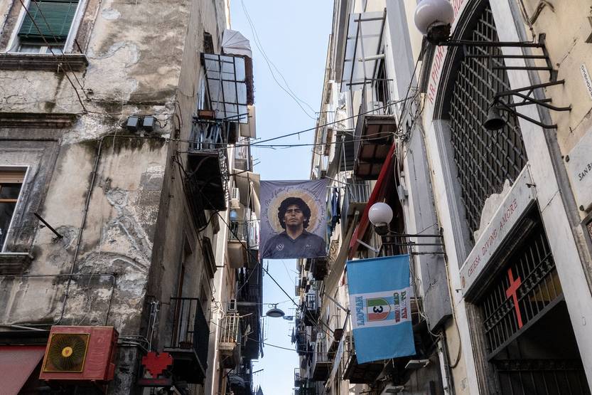 20251110 lunes napoles maradona