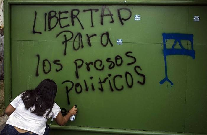 Estudiantes universitarios exigen al gobierno nicaragüense la liberación de los presos políticos (archivo, febrero de 2020). · Foto: Inti Ocon, AFP