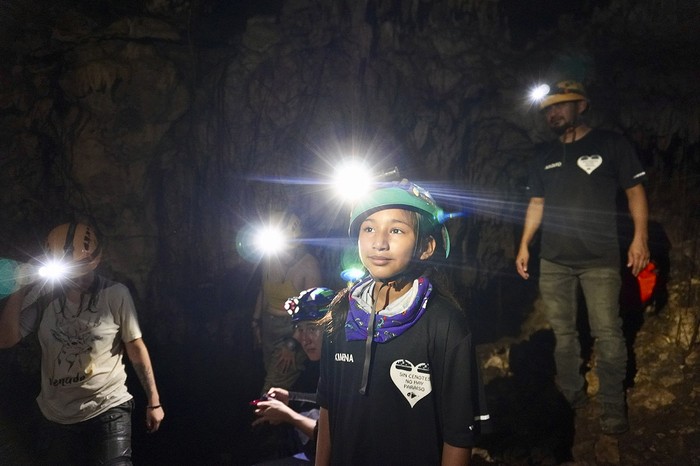 Han pasado tres años desde la primera vez que Ximenita entró por primera vez a una cueva y ahora es experta en murciélagos. · Foto: Ricardo Hernández