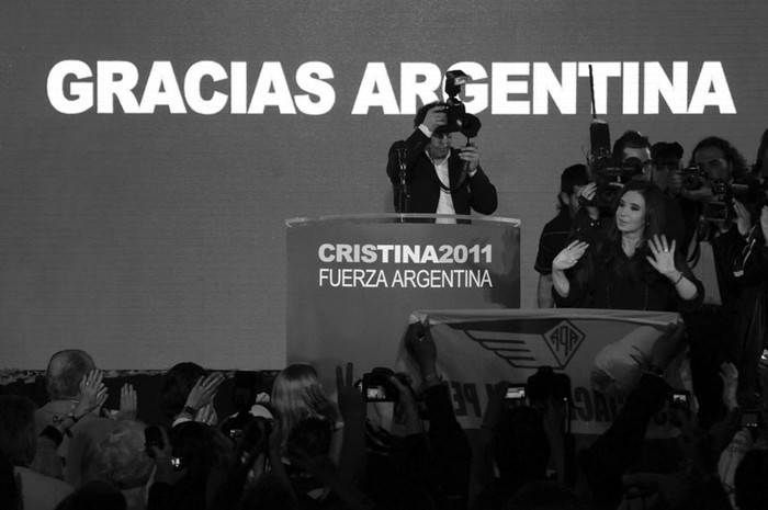 Cristina Fernández, ayer, durante el discurso que dio en su comando de campaña, tras confirmarse su victoria en las elecciones argentinas · Foto: Nicolás Celaya