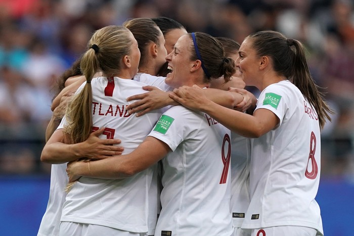Jugadoras noruegas festejando durante el partido contra Corea del Sur, hoy, en Reims Francia. · Foto: Lionel Bonaventure, AFP