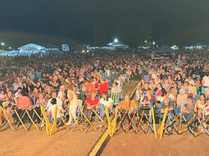 Foto principal del artículo 'Chaqueño Palavecino y Soledad Pastorutti actuarán este fin de semana en el departamento de Colonia' · Foto: Intendencia de Colonia
