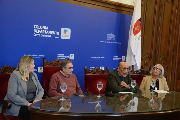 Sigrid González, Guillermo Rodríguez, Carlos Deganello y Sandra Bustos, el 26 de mayo, durante la presentación. · Foto: Intendencia de Colonia