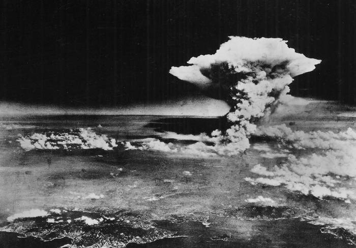Nube atómica sobre Hiroshima tomada desde el Enola Gay.
Foto: Grupo de Operacions 509