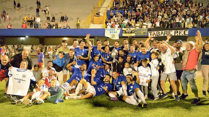Selección de Zona Oeste de Maldonado, tras vencer a Lavalleja Capital en la ciudad de Minas (25.02.2023). · Foto: Rosario Caraballo