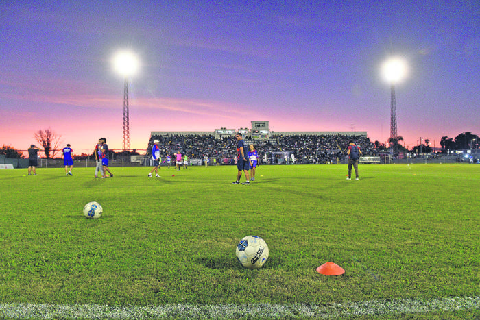Estadio Ernesto Dickinson, en Salto (archivo, abril de 2023). · Foto: Fernando Morán