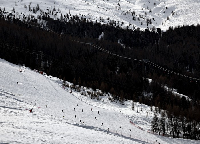 Pista de esquí en Livigno, Italia, el 13 de marzo de 2025. Livigno albergará las competiciones de snowboard y esquí estilo libre en los Juegos Olímpicos de Invierno Milano Cortina 2026. · Foto: Li Jing, Xinhua, AFP