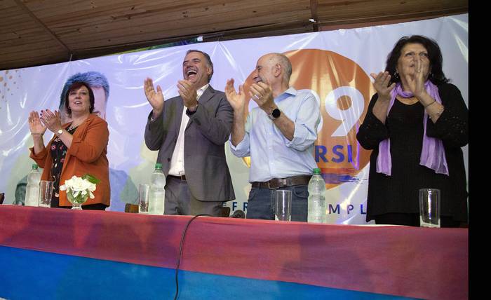 Susana Muñiz, Yamandú Orsi, Javier Rodríguez y Stella Viel, en el lanzamiento de la Lista 939, en Canelones (01.12.2022). · Foto: Camilo dos Santos