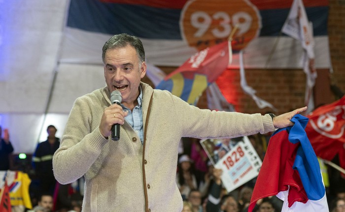 Yamandú Orsi en el acto de cierre de campaña, el 23 de junio, en el colegio San Isidro, en Las Piedras. · Foto: Alessandro Maradei