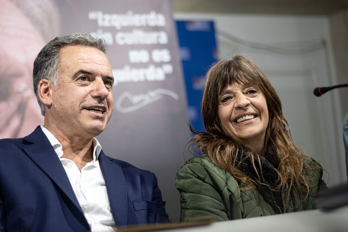 Yamandú Orsi y Gabriela Iribarren, el 7 de noviembre, en la Huella de Seregni. · Foto: Mara Quintero