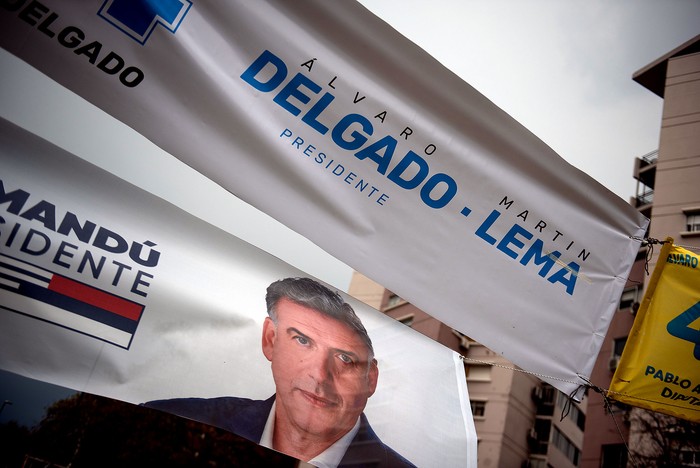 Propaganda política en Avenida Italia y Presidente Berro. · Foto: Gianni Schiaffarino