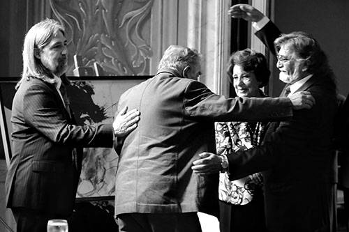 Juan Pablo Letelier, José Mujica, Ángela Jeria de Bachelet y Juan de Dios Parra durante la ceremonia, ayer, en el Palacio Santos. / Foto: Sandro Pereyra

