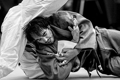 Juan Romero de Uruguay ante Mervin Rodriguez, de Venezuela, ayer en combate por la medalla de oro en la prueba de Judo -90 Kg en el Centro de Entrenamiento Olímpico en los X Juegos Suramericanos Santiago 2014 (Chile). / foto: Aníbal Greco, Agencia Uno. 
