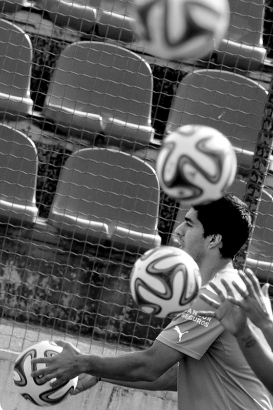 Luís Suárez, durante el entrenamiento de ayer, en el estadio Arena do jacaré, en Sete Lagoas, (Brasil). / Foto: Lavandeira jr, EFE