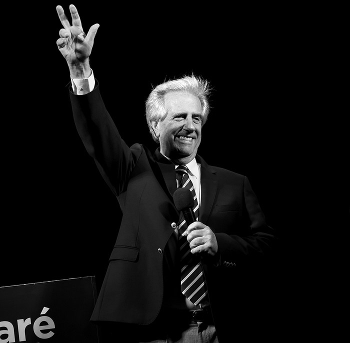 Tabaré Vázquez, nuevo presidente electo del Uruguay, ayer en la avenida 18 de Julio. / Foto: Nicolás Celaya