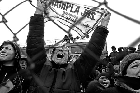 Hinchas de Rampla Juniors tras el ascenso a la Primera División del fútbol uruguayo, ayer en el Parque Viera. / Foto: Sandro Pereyra Hinchas de Rampla Juniors tras el ascenso a la Primera División del fútbol uruguayo, ayer en el Parque Viera. / Foto: Sandro Pereyra