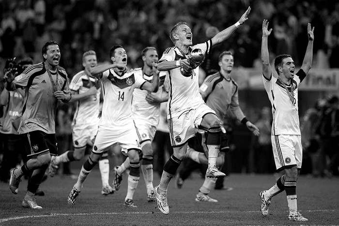 Los jugadores de Alemania tras obtener la copa del Mundial de Fútbol de Brasil 2014, en la final disputada ayer frente a Argentina en el Estadio Maracaná de Río de Janeiro, Brasil./ Foto: Antonio Lacerda,  Efe.