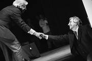 Danilo Astori y Tabaré Vazquez, ayer en el acto por el 20 aniversario de Asamblea Uruguay, en el teatro El Galpón. /Foto: Nicolás Celaya