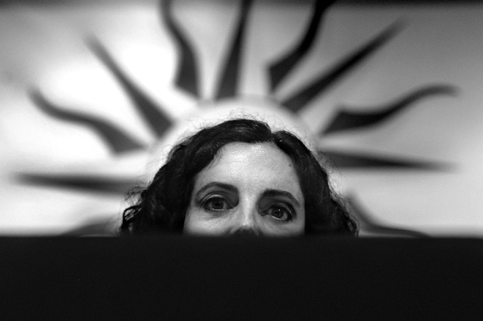 Azucena Arbeleche durante la actividad temática sobre "Economía e impuestos" ayer en la Torre de los Profesionales. /Foto: Javier Calvelo 
