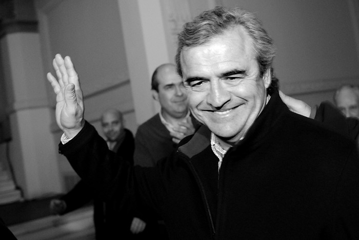 Jorge Larrañaga, el domingo 1 de junio, al ingresar al hotel donde espero los resultados de las internas./ Foto: Nicolas Celaya