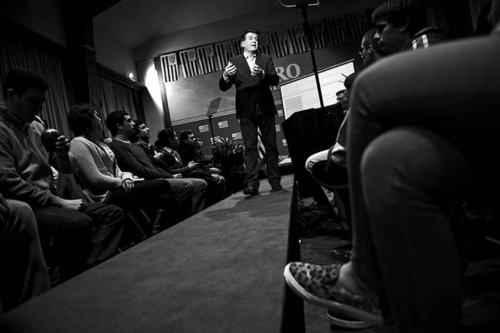 Pedro Bordaberry, ayer, durante la presentación en el encuentro con jóvenes colorados, en la sede central de Vamos Uruguay. / Foto: Nicolás Celaya