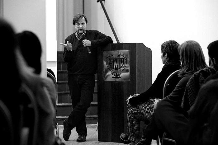 Luis Barbeito durante una conferencia en el SMU.  · Foto: Sandro Pereyra