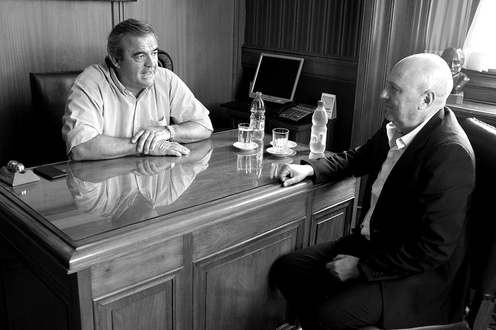 Jorge Larrañaga y Edgardo Novick ayer, en el Palacio Legislativo. Foto: Pablo Vignali