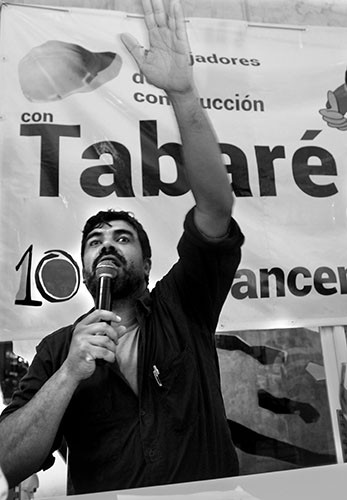 Óscar Andrade, ayer, en el lanzamiento de la campaña "Los Trabajadores de la construcción con Tabaré", en la sede del FA en el local la Huella de Seregni. /Foto: Sandro Pereyra