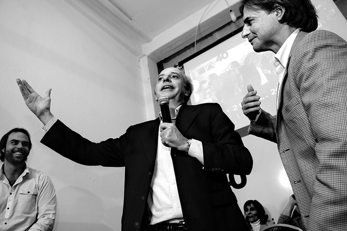 Javier Garcia y Luis Lacalle Pou durante el acto, ayer, en la sede del Espacio 40./ Foto: Javier Calvelo