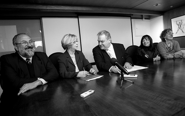Juan Faroppa, Mirtha Guianze, Juan Raúl Ferreira, Ariela Peralta y Mariana González, integrantes de la Institución Nacional de Derechos Humanos. / Foto: Pedro Rincón (archivo, junio de 2014)