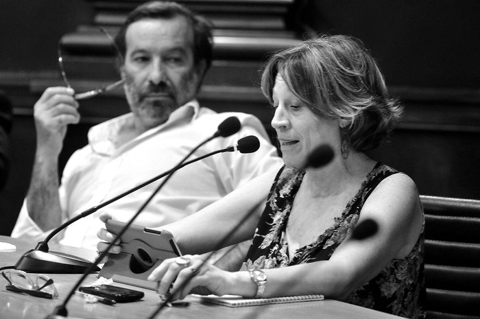 Francisco Cóppola y Susana Rostagnol, ayer en la sala Maggiolo de la Facultad de Derecho de la
Universidad de la República.Foto: Federico Gutiérrez