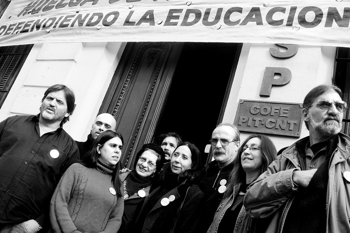 Directivos de Fenapes en el local de la Federación de Funcionarios de Salud Pública. Foto: Sandro Pereyra (archivo, junio de 2012)