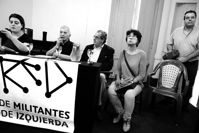 Fiorella Pena, Carlos Coitiño, Carlos Viera, Iris Peña y Rafael Fernández, el sábado, en la Casa Bertolt Brecht. Foto: Santiago Mazzarovich